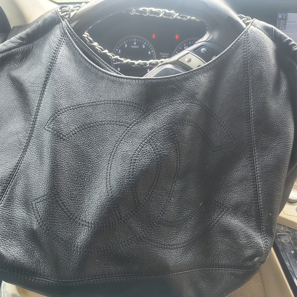 CHANEL Black Leather Shoulder Bag